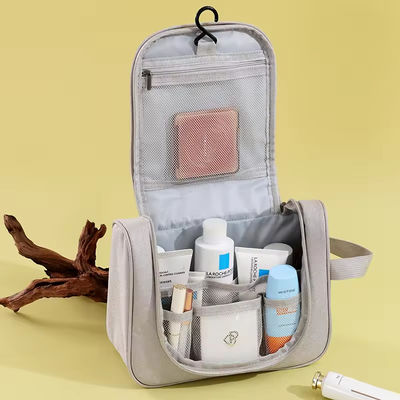 Sac de toilettes en polyester de couleur personnalisé parfait pour les besoins quotidiens des femmes