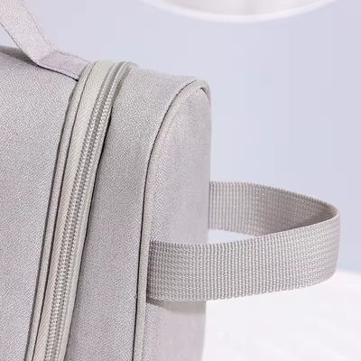 Sac de toilettes en polyester de couleur personnalisé parfait pour les besoins quotidiens des femmes
