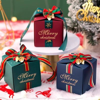 Boîte cadeau en papier de Noël personnalisée avec matériaux recyclés