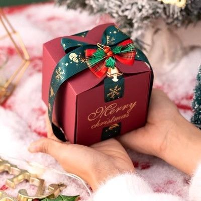 Boîte cadeau en papier de Noël personnalisée avec matériaux recyclés