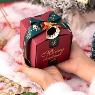 Boîte cadeau en papier de Noël personnalisée avec matériaux recyclés