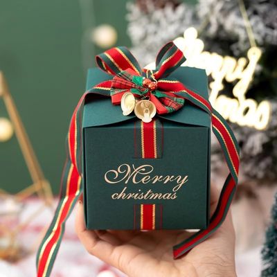 Boîte cadeau en papier de Noël personnalisée avec matériaux recyclés