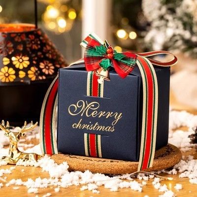Boîte cadeau en papier de Noël personnalisée avec matériaux recyclés