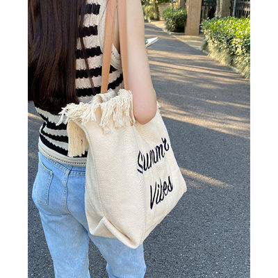 Sac à main en toile de style autruche idéal pour les sorties et les achats d'été.