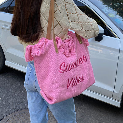 Sac à main en toile de style autruche idéal pour les sorties et les achats d'été.