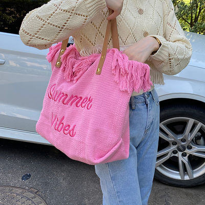 Sac à main en toile de style autruche idéal pour les sorties et les achats d'été.