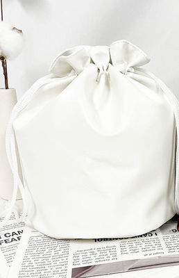Logo personnalisé imprimé PU sac en cuir à corde pour emballage cosmétique de couleur personnalisée