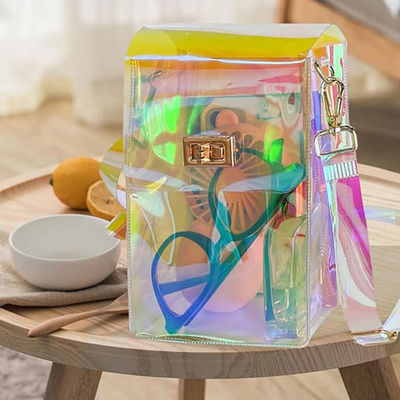 Sac holographique pour femme transparent d'été 2024 avec revêtement en polyester et chaîne carrée