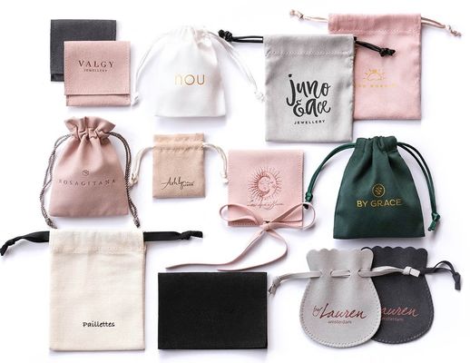 Des sacs de type affichage d'emballage de bijoux avec personnalisation de la couleur et du logo personnalisés