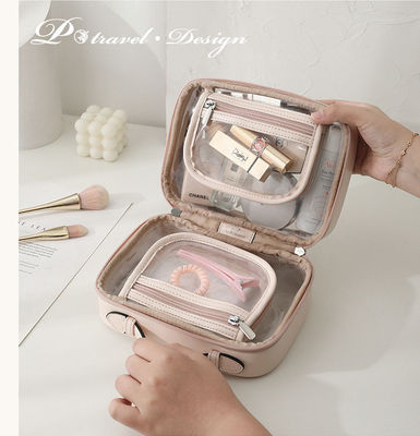 Gardez vos cosmétiques organisés avec un sac de maquillage à double poignée transparent et imperméable