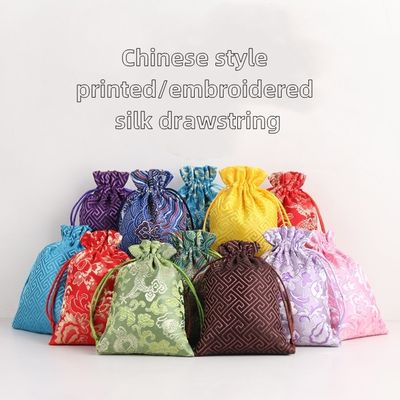 Coloris personnalisé styles chinois brocart sac à cordes pour logo personnalisé sac de bijoux
