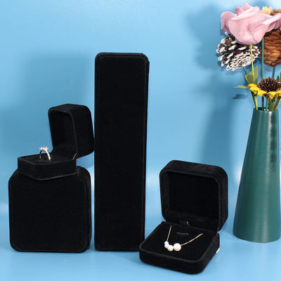 Logo personnalisé Boîtes de bijoux en velours noir avec impression et design de luxe
