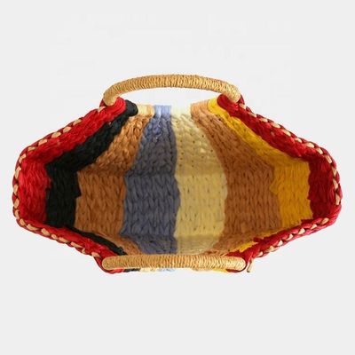 Sac cadeau arc-en-ciel collection Eco artisanal sac à main en paille tissé en rotin avec fermeture ouverte