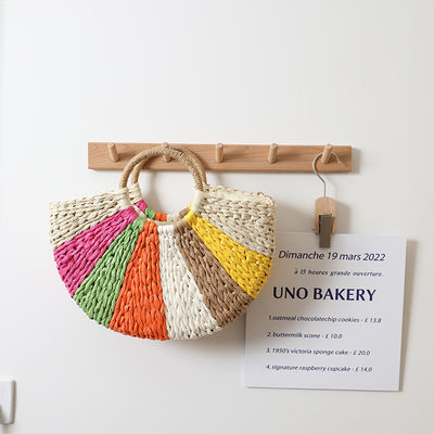 Sac cadeau arc-en-ciel collection Eco artisanal sac à main en paille tissé en rotin avec fermeture ouverte