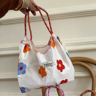 La couverture en polyester dans un sac en toile de plage floral de grande capacité