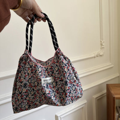 La couverture en polyester dans un sac en toile de plage floral de grande capacité