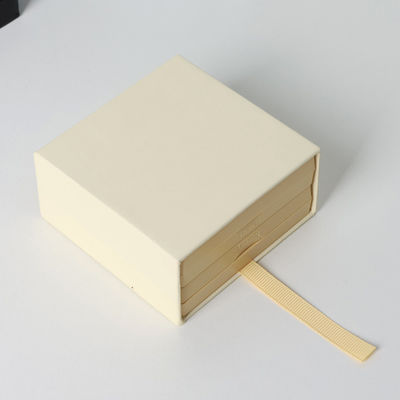 Boîte à bijoux personnalisée Boîtes d'emballage avec film PE transparent à l'intérieur Boîte cadeau en carton en papier mat