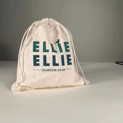 Logo personnalisé imprimé en toile organique coton sac à cordes pour les bijoux emballage demande