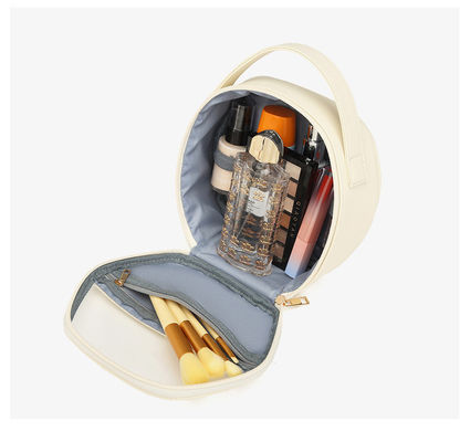 Légume de beauté, maquillage de voyage, sac cosmétique