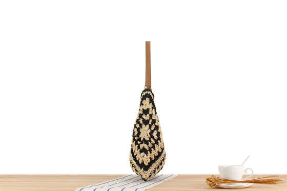 Sac de plage tissé à la main écologique pour femmes avec conception en fleurs creuses et sangle en cuir PU