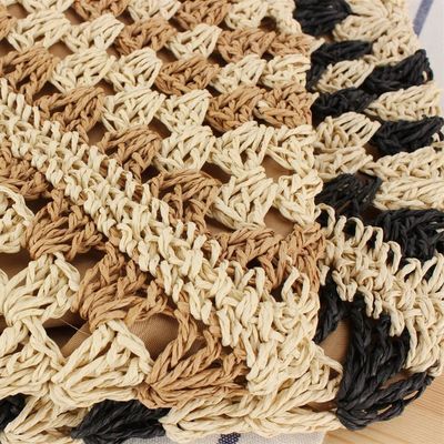 Sac de plage tissé à la main écologique pour femmes avec conception en fleurs creuses et sangle en cuir PU