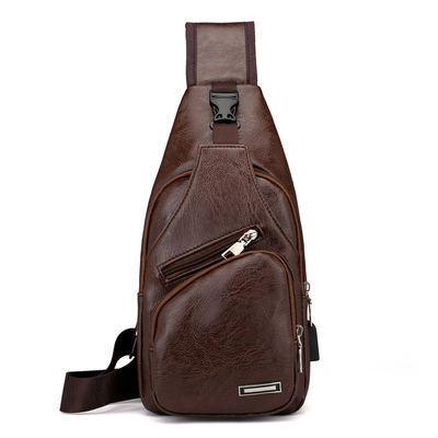 Taille personnalisée Nouveau sac à poitrine en cuir en PU pour hommes à la mode avec port de charge USB