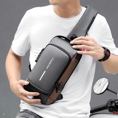 2023 Dernière mode Sac à dos masculin crossbody avec conception imperméable et logo personnalisé