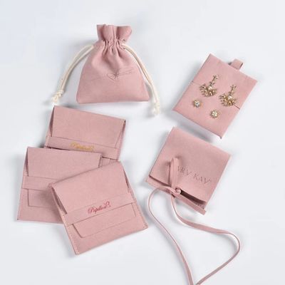 Logo personnalisé Boucles d'oreilles à petits dés Bracelets Colliers Poussière de velours Sac d'emballage en cadeau