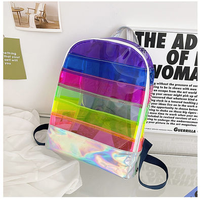 Un sac à dos en PVC transparent et élégant pour femme avec des rayures de gelée.