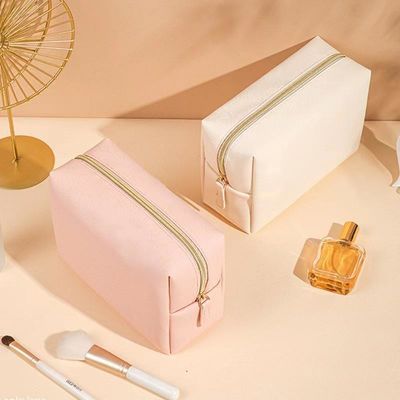 Fermeture à fermeture à glissière Sac de toilette en cuir végétalien en couleur personnalisée pour les voyages et les cosmétiques
