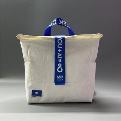 Logo imprimé personnalisé Boutique de luxe Sac cadeau en papier pour magasin OEM / ODM