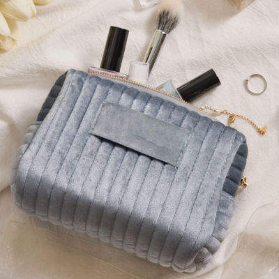 Sac de toilettes en velours à fermeture à fermeture à glissière pour des besoins de voyage confortables et élégants