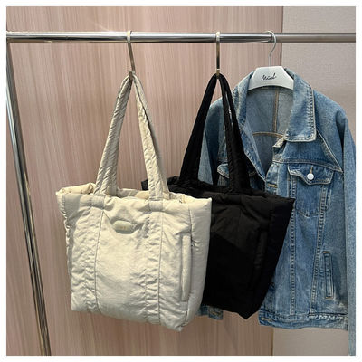 Sac à main gonflé de grande capacité Nouveau style à la mode Sac à main gonflé en couette sur mesure
