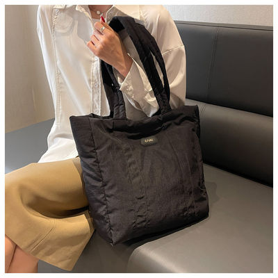 Sac à main gonflé de grande capacité Nouveau style à la mode Sac à main gonflé en couette sur mesure