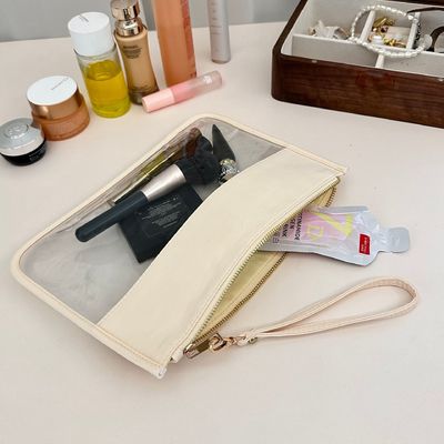Sacoche de maquillage de couleur claire personnalisée pour organiser les articles cosmétiques et personnels en vrac