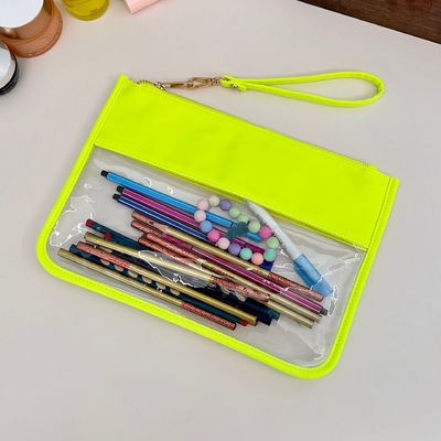 Sacoche de maquillage de couleur claire personnalisée pour organiser les articles cosmétiques et personnels en vrac
