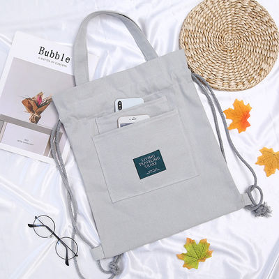 Un sac à main personnalisé avec un logo. Un sac à dos à ceinture.