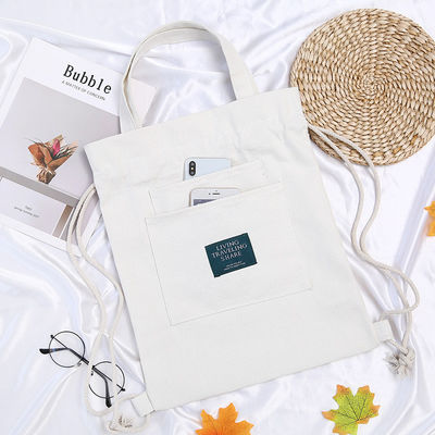 Un sac à main personnalisé avec un logo. Un sac à dos à ceinture.