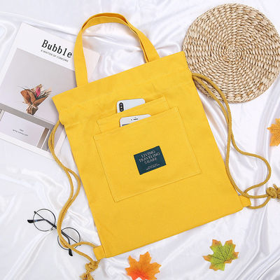 Un sac à main personnalisé avec un logo. Un sac à dos à ceinture.