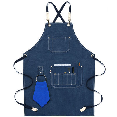 Avant-bras en tissu en denim pour la vie quotidienne dans le bar du restaurant