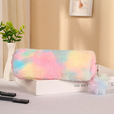 Un stylo en peluche, un sac à lettres en velours, un sac à crayons, un cœur de fille.