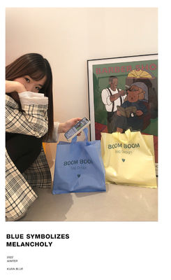 Logo personnalisé Accepté Manches à boucle douce Tote Sac de magasinage en plastique pour l'emballage de vêtements