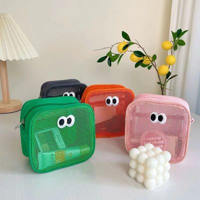 Sac de rangement 3D pratique et durable en maille de polyester recyclé pour les produits de toilette de voyage