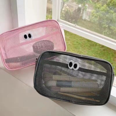 Sac de rangement 3D pratique et durable en maille de polyester recyclé pour les produits de toilette de voyage
