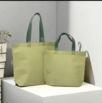 Sacs à main de produits alimentaires non tissés de couleur personnalisée pour sac cadeau Sacs à main de magasinage en tissu non tissé