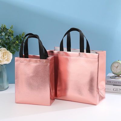 Sac de magasinage laminé non tissé de couleur personnalisée avec couleur dorée et longueur de poignée