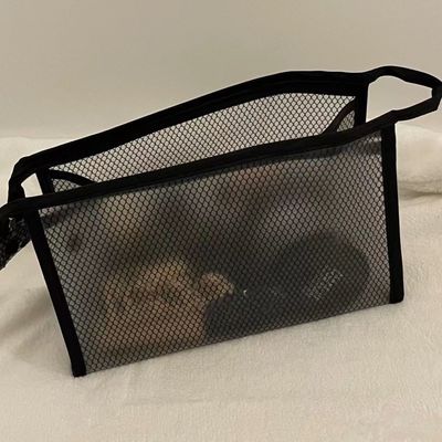 Sac de maquillage en maille de nylon simple personnalisé pour les toilettes et le stockage de cosmétiques en noir