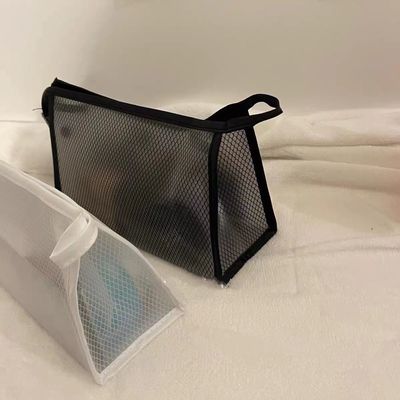 Sac de maquillage en maille de nylon simple personnalisé pour les toilettes et le stockage de cosmétiques en noir