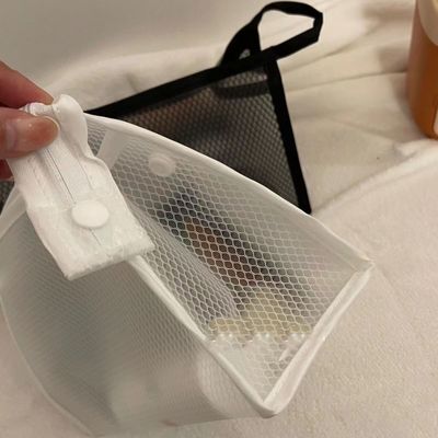 Sac de maquillage en maille de nylon simple personnalisé pour les toilettes et le stockage de cosmétiques en noir