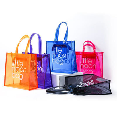 L'étui est livré avec un logo personnalisé, sac en PVC transparent, fermeture à glissière et poche.